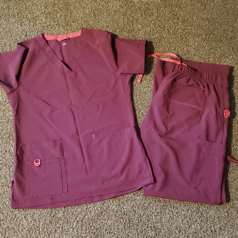 Small carhartt scrubs